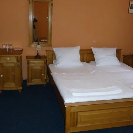 A Restaurace U Hrncire Hotel 3*