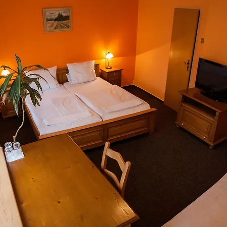 Hotel A Restaurace U Hrncire 3*