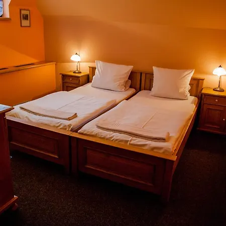 Hotel A Restaurace U Hrncire 3*